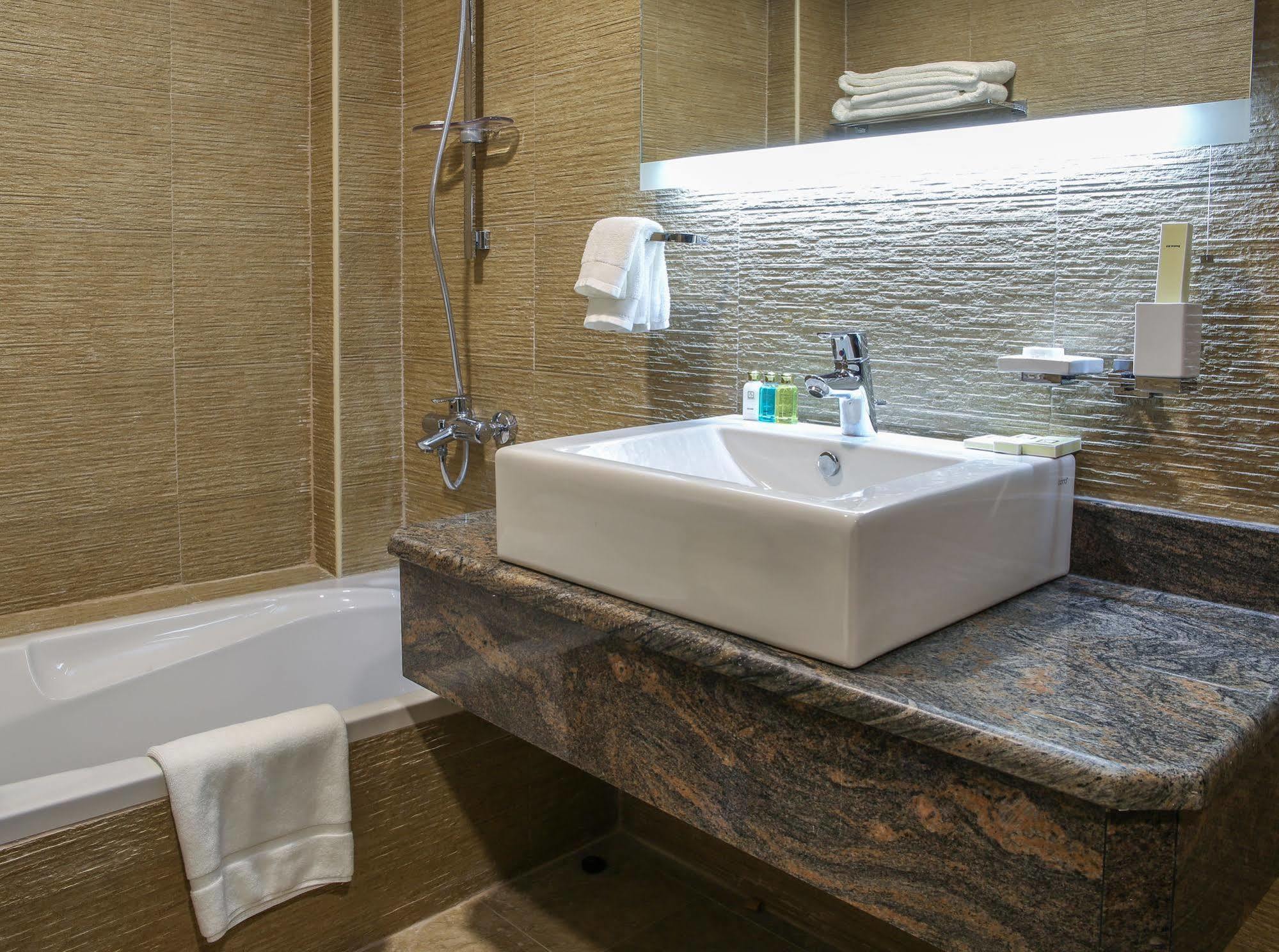 Adams Hotel Кувейт Экстерьер фото